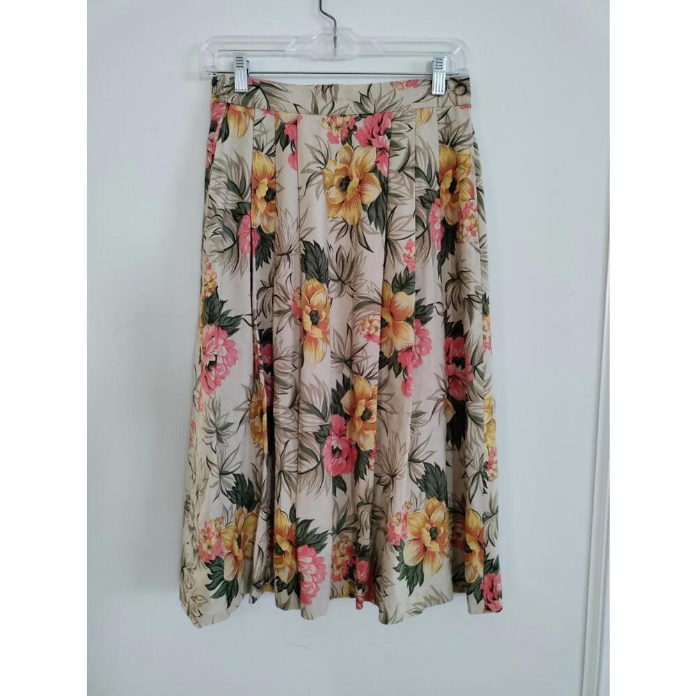 Vnt Talbot's Skirt Paleton in front   80 Rayon 20 Linen  Flower